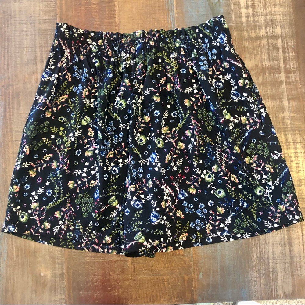 DR2 Floral Tie Front shorts NWOT size S